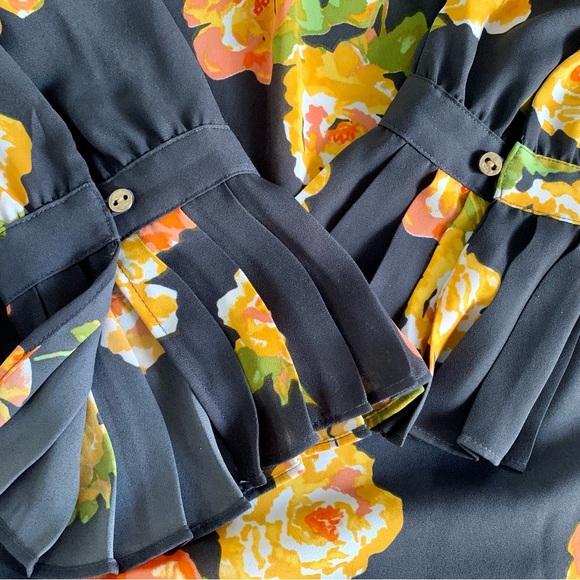 GUC Loft Pleated Cuff Peony Top Size: M - Picture 5 of 6